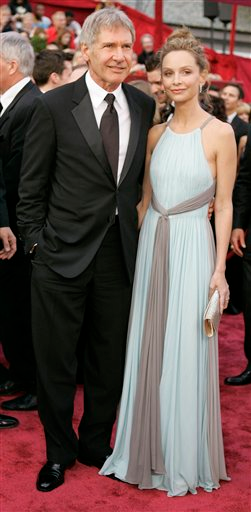 Illustration for article titled "Fishy" Is Fabulous: Oscar Fashion 2008